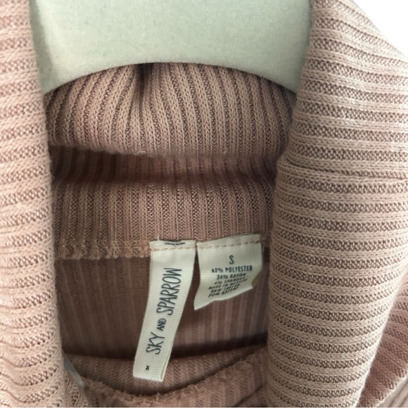 ✨3 for $18 ✨ Sky and Sparrow Tan Cowl Neck Sweater - Picture 3 of 5